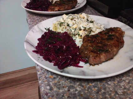 Czerwona kapusta jabłkami